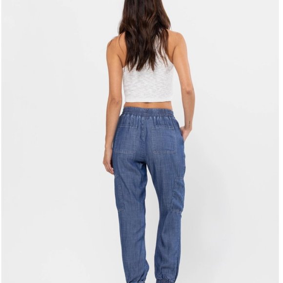 Lightweight Tencel Jogger - Picture 5 of 7